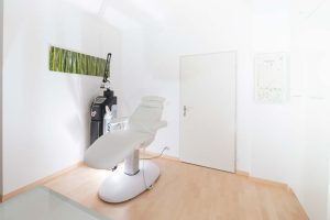 Behandlungsraum in der Praxis von Dr. med. Claudia Blazek
