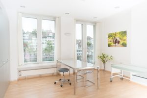 Behandlungsraum in der Praxis von Dr. med. Claudia Blazek